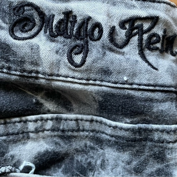 Indigo Rein - Size 7 Acid Bleach Washed Stretch Jeans - Picture 8 of 10